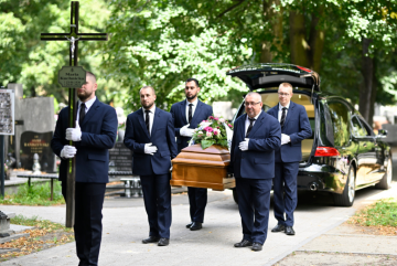 Zasady poruszania się w kondukcie: tradycja, symbolika i logistyka